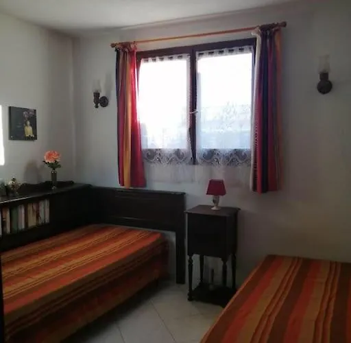 Maison Pres De La *
